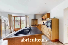 Ancien Corps de Ferme Rénové<span></span>260 m²<span></span>Terrain 1 650 m²<span></span>390 000 € FAI