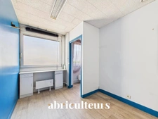 Bureaux lumineux avec vue jardin<span></span>39 m²<span></span>Centre ville de Chartres 79 000 € TTC