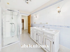 Local d'activité de 516 m2<span></span>1h de PARIS