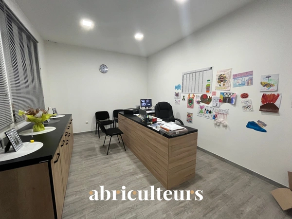 Local industriel avec bureaux  à Châteaudun 28200