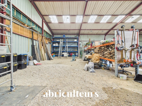Ensemble Immobilier Rare & Polyvalent : 360 m² de Local Pro + 460 m² d'Habitation sur Terrain de + 6 000 m²