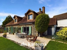 Maison familiale 5 pièces<span></span>188 m²<span></span>Saint-Symphorien-le-Château<span></span>319 950 € FAI