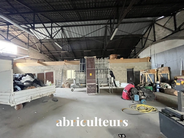 Local industriel avec bureaux  à Châteaudun 28200
