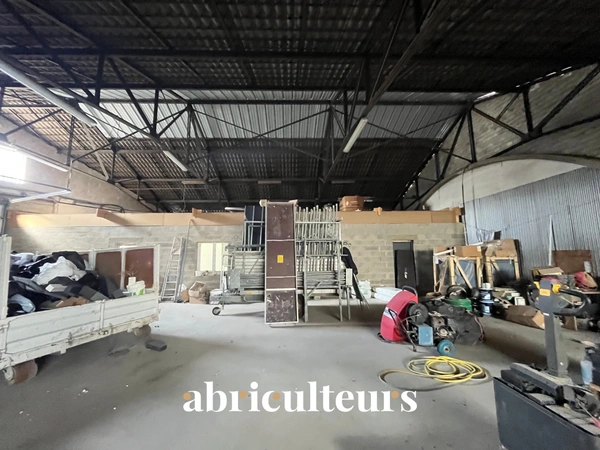 Local industriel avec bureaux  à Châteaudun 28200