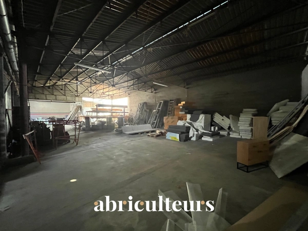 Local industriel avec bureaux  à Châteaudun 28200