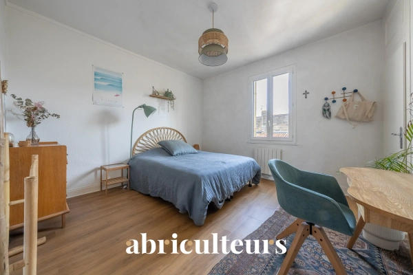Appartement 4 pièces<span></span>62 m²<span></span>Terrasse de 18 m²<span></span>Bordeaux place saint martial