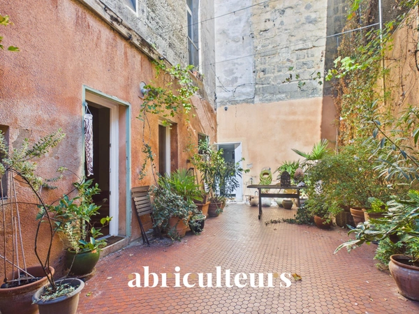 Appartement duplex avec patio privatif en vente à Bordeaux 33000