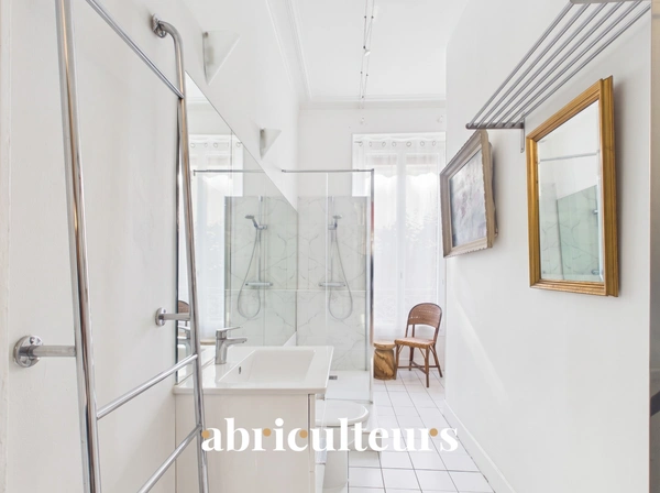 Appartement duplex avec patio privatif en vente à Bordeaux 33000