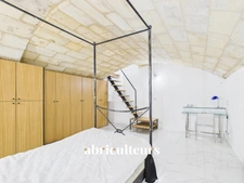 Investissement premium au cœur de Bordeaux : 128 m² rénovés dans le quartier de Pey-Berland à Bordeaux