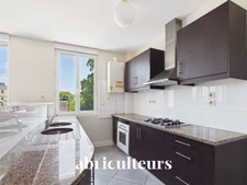 Appartement  traversant– 72,8 m² – 3 pièces – Bordeaux Rue de Pessac