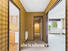 Talence : T4 traversant de 80 m² avec balcon, parking et cellier, à rafraîchir