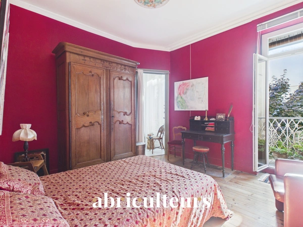 Appartement duplex avec patio privatif en vente à Bordeaux 33000