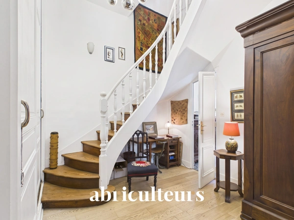 Appartement duplex avec patio privatif en vente à Bordeaux 33000