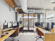 Bureaux d'Exception de 200 m² – Bordeaux Cours de la Marne Luminosité et Accessibilité PMR