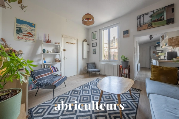 Appartement 4 pièces<span></span>62 m²<span></span>Terrasse de 18 m²<span></span>Bordeaux place saint martial