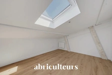 Appartement duplex lumineux grande hauteur sous plafond en vente à Bordeaux 33300
