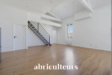 Appartement duplex lumineux grande hauteur sous plafond en vente à Bordeaux 33300