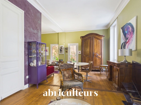 Appartement duplex avec patio privatif en vente à Bordeaux 33000