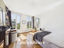 2 PIECES DE CHARME AVEC PETIT BALCON FILANT – PARIS 10, PORTE SAINT-DENIS