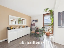 Paris 15e<span></span>Résidence Paris XV<span></span>Appartement familial 5 pièces de 114 m² avec balcons, parking et cave