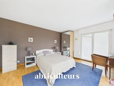 La Celle-Saint-Cloud<span></span>Duplex familial de 125 m² avec jardin-terrasse, balcon, 2 parkings et 2 caves