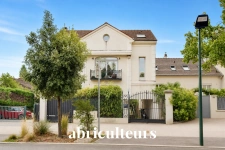 Maison individuelle atypique avec jardin et studio indépendant – Garches