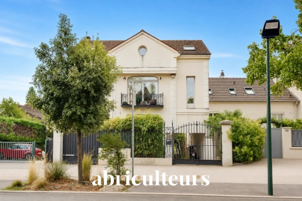 Maison individuelle atypique avec jardin et studio indépendant<span></span>Garches