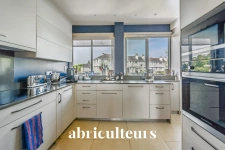 Appartement familial 109 m² – Dernier étage – Balcon-Terrasse – Vue dégagée - Garches