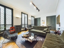 TRES BEL APPARTEMENT DE CHARME – 71 M2 – 2 PIECES – PARIS 9