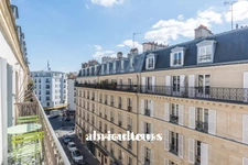 Studio<span></span>24 m² avec balcon<span></span>315 000 € <span></span>Paris 10