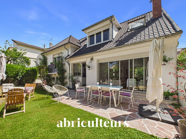 Maison familiale de 7 pièces avec jardin, garage, sous-sol  et grenier aménageable<span></span>Châtillon