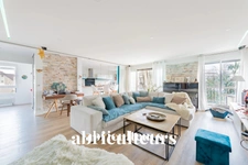 L’HAŸ LES ROSES<span></span>DUPLEX AVEC BALCON<span></span>4 PIÈCES<span></span>3 CHAMBRES<span></span>132 M2<span></span>575.000 €