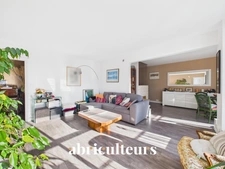 Paris 15e<span></span>Résidence Paris XV<span></span>Appartement familial 5 pièces de 114 m² avec balcons, parking et cave