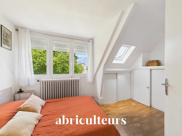 Maison familiale de 7 pièces avec jardin, garage, sous-sol  et grenier aménageable<span></span>Châtillon