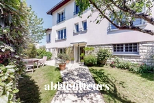 CHATILLON / QUARTIER LASEGUE-ROISSYS, LIMITE CLAMART- MAISON<span></span>6 PIECES<span></span>4 CHAMBRES<span></span>155 M2<span></span>TERRAIN 274 M2<span></span>990.000 €