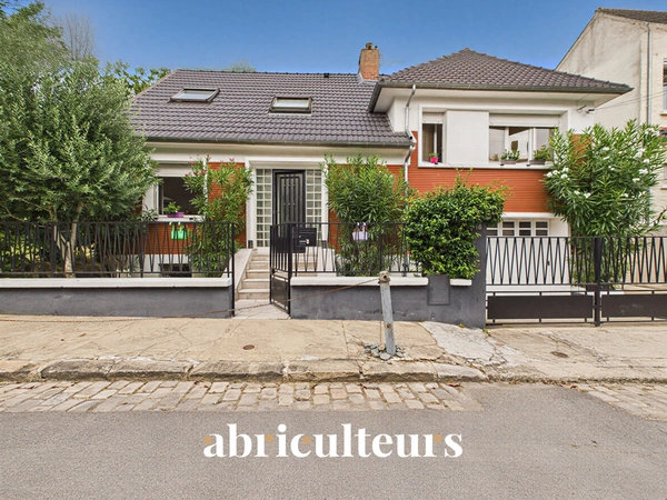Maison familiale de 7 pièces avec jardin, garage, sous-sol  et grenier aménageable<span></span>Châtillon