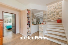 L’HAŸ LES ROSES<span></span>DUPLEX AVEC BALCON<span></span>4 PIÈCES<span></span>3 CHAMBRES<span></span>132 M2<span></span>575.000 €