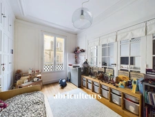 Charmant 3 Pièces au pied de la rue du Commerce et de la Motte-Picquet Grenelle – PARIS 15