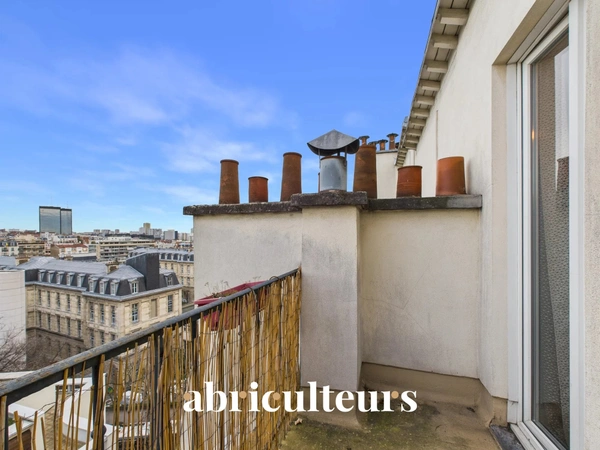 Dernier étage<span></span>Appartement 2 pièces avec balcons<span></span>Paris 20