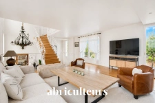 Maison individuelle atypique avec jardin et studio indépendant – Garches