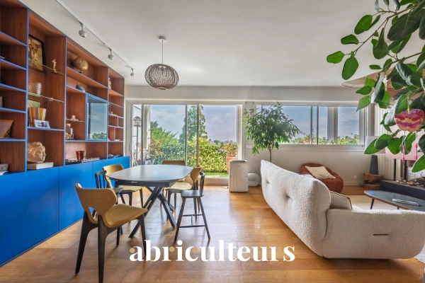Appartement familial 109 m²<span></span>Dernier étage<span></span>Balcon-Terrasse<span></span>Vue dégagée<span></span>Garches