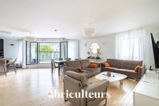 Appartement familial 5 pièces / 4 chambres de 134 m² avec balcon-loggia à Issy-les-Moulineaux