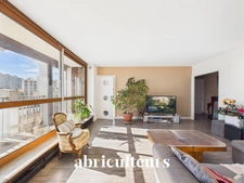 Paris 15e<span></span>Résidence Paris XV<span></span>Appartement familial 5 pièces de 114 m² avec balcons, parking et cave