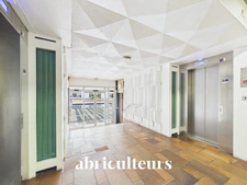 Paris 15e<span></span>Résidence Paris XV<span></span>Appartement familial 5 pièces de 114 m² avec balcons, parking et cave