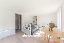 Studio<span></span>24 m² avec balcon<span></span>315 000 € <span></span>Paris 10