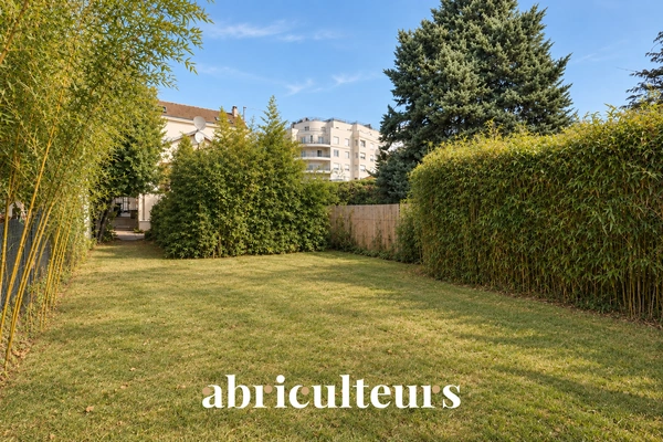 Maison individuelle atypique avec jardin et studio indépendant<span></span>Garches
