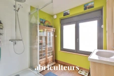 Issy-les-Moulineaux – Maison rénovée avec studio indépendant et terrasse arborée, au calme