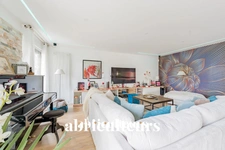 L’HAŸ LES ROSES<span></span>DUPLEX AVEC BALCON<span></span>4 PIÈCES<span></span>3 CHAMBRES<span></span>132 M2<span></span>575.000 €