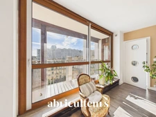 Paris 15e<span></span>Résidence Paris XV<span></span>Appartement familial 5 pièces de 114 m² avec balcons, parking et cave