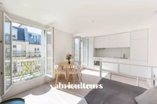 Studio<span></span>24 m² avec balcon<span></span>315 000 € <span></span>Paris 10
